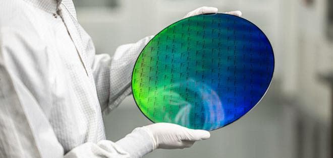 《自然》：全球首个规模化量产量子计算芯片诞生！