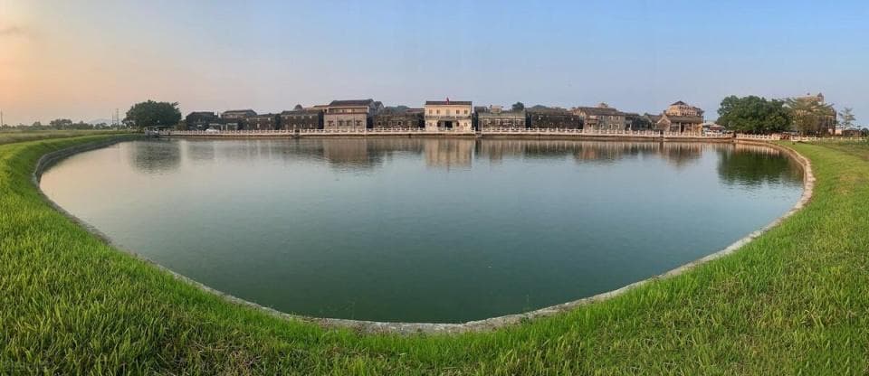 山环水抱聚财气：九座城市的地理优势与历史发展