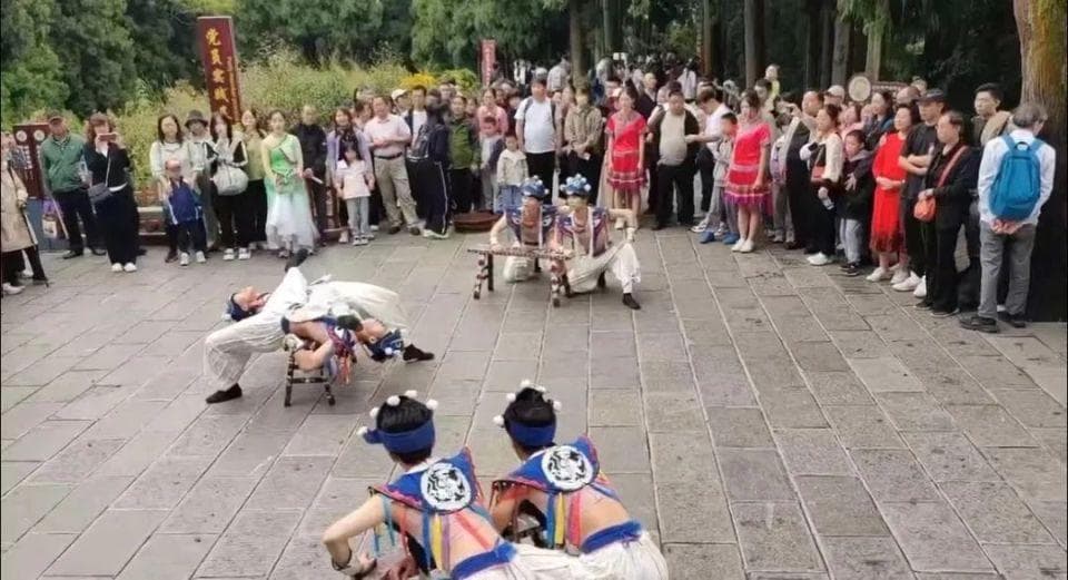 张家界国庆黄金周：各景区景点花式宠客，游客尽享文旅盛宴