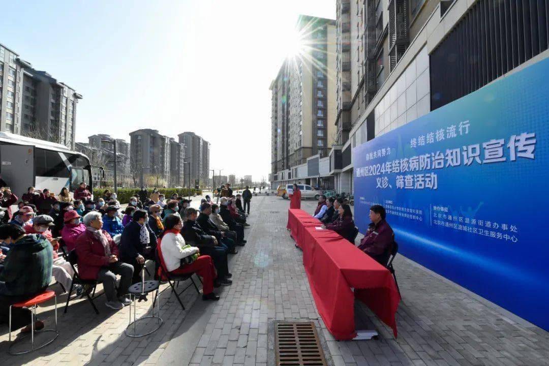 肺部疾病要早筛 | 北京胸科医院进社区为居民普及肺部健康知识