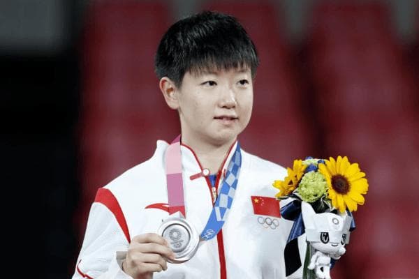 孙颖莎乒乓球三大赛辉煌战绩：距大满贯仅一步之遥