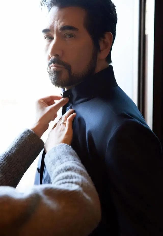 为什么我们一边讨厌爹味，一边爱着Daddy？