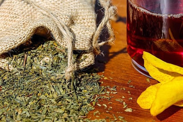 浸泡药材：煎药前的关键一步