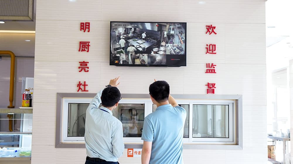 智慧食堂方案，AI巡查、远程视频与线下巡查的多维度联动
