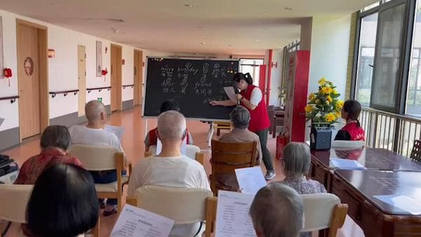 学英语练会话预防延缓认知障碍，上海交大团队探寻适合国人的“大脑健康语言运动”