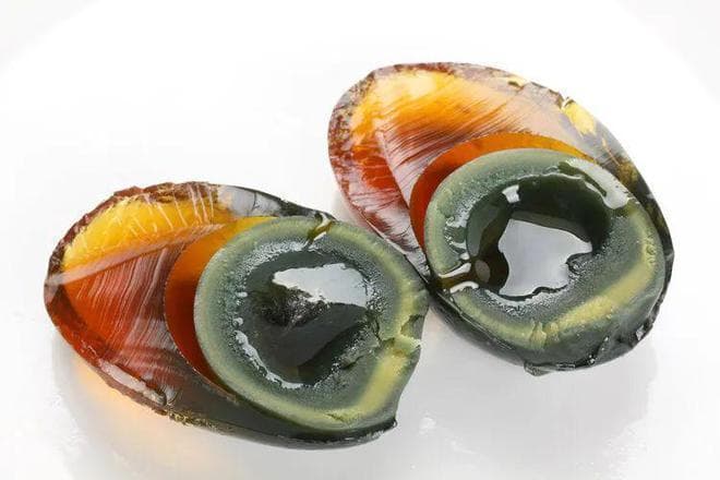 皮蛋虽美味，这几类人要少吃！