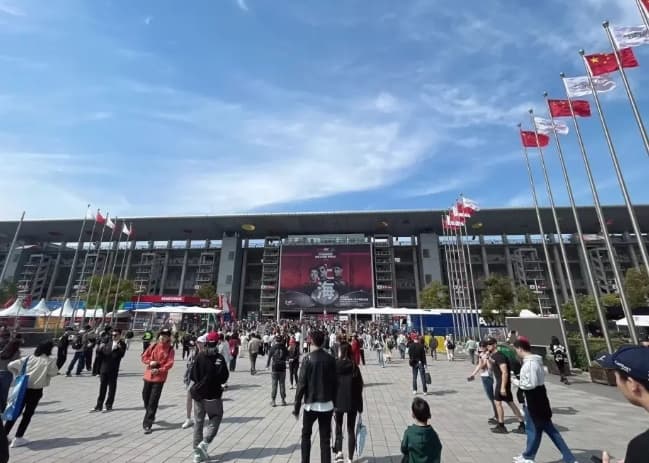 F1中国大奖赛：迈凯伦包揽冠亚军，赛道激战引全球瞩目