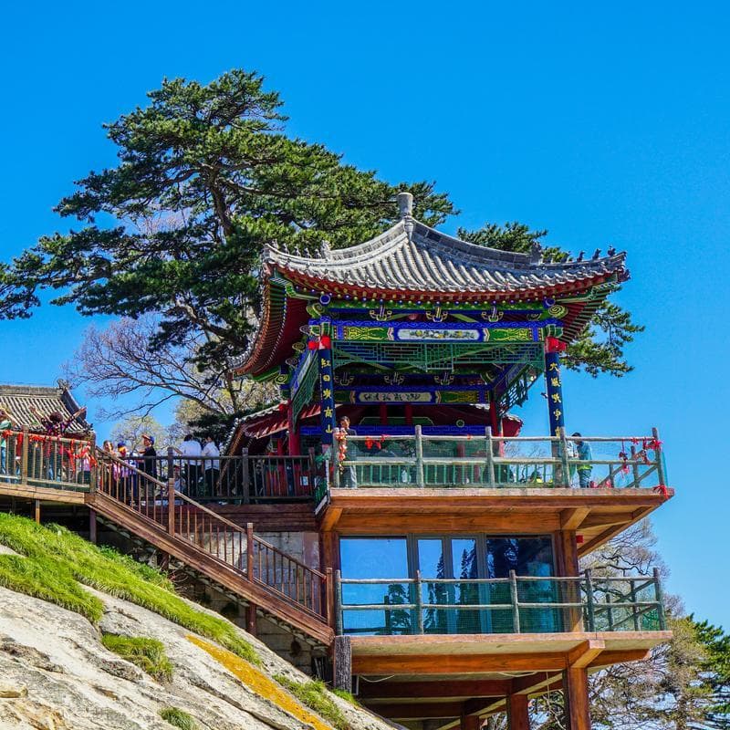 登临华山西峰，览莲花巨石与沉香救母传说