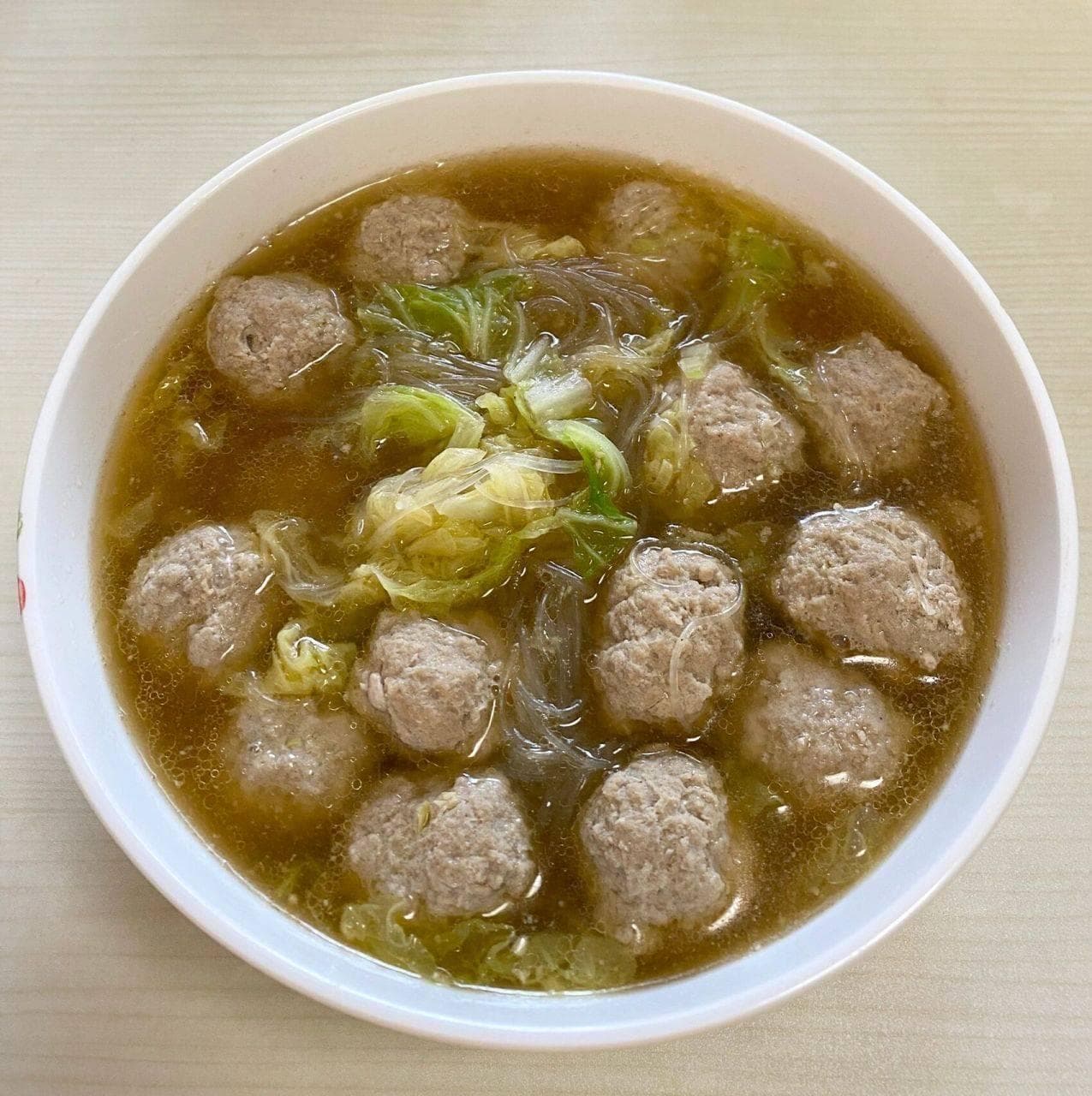 白菜丸子粉丝汤：一道家常美味的传承与制作