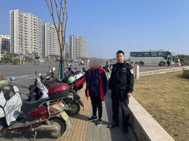 一男子嫌走路太累，半路偷车代步被抓