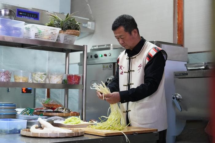 寻味丽江：纳西族年夜饭里的传统与创新