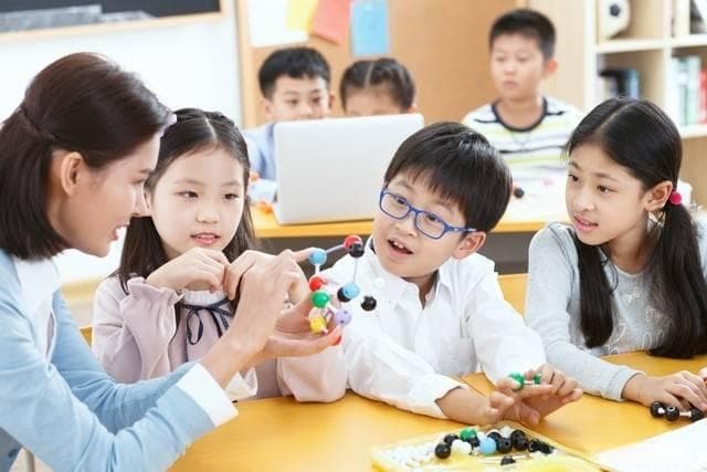 幼儿园自主游戏中，教师的角色定位应是什么？
