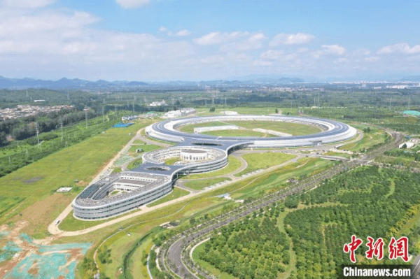 设计亮度世界最高 中国首台高能量同步辐射光源启动带光联调