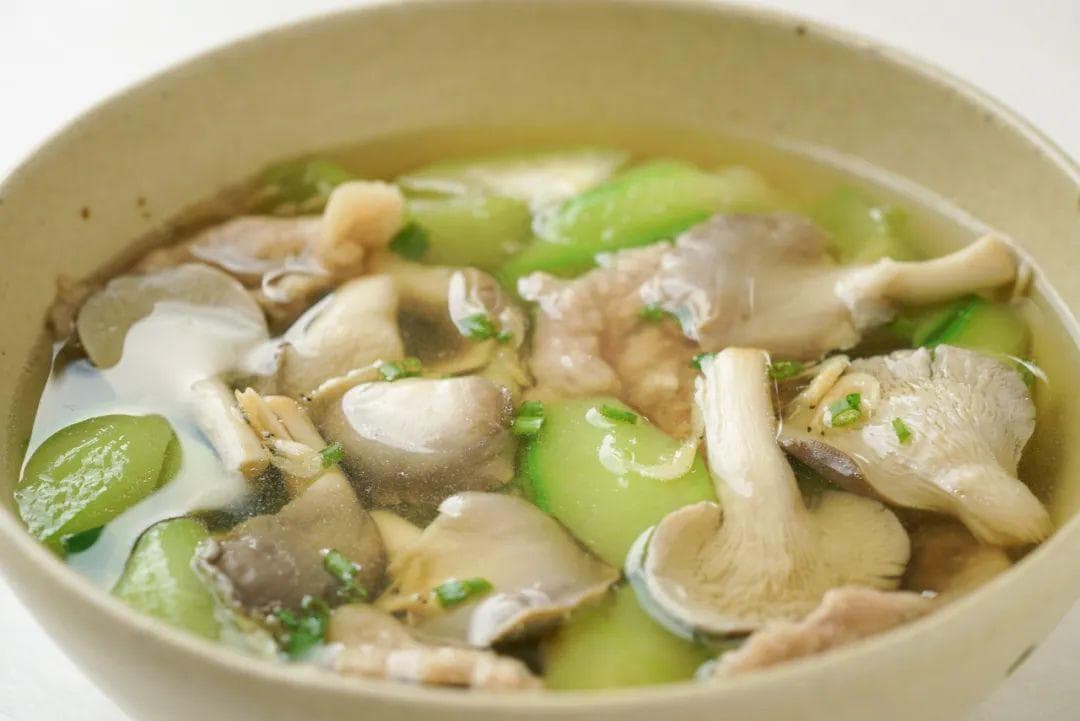 节后刮油菜谱：清炖萝卜牛腩和三鲜汤，少油少盐还很鲜