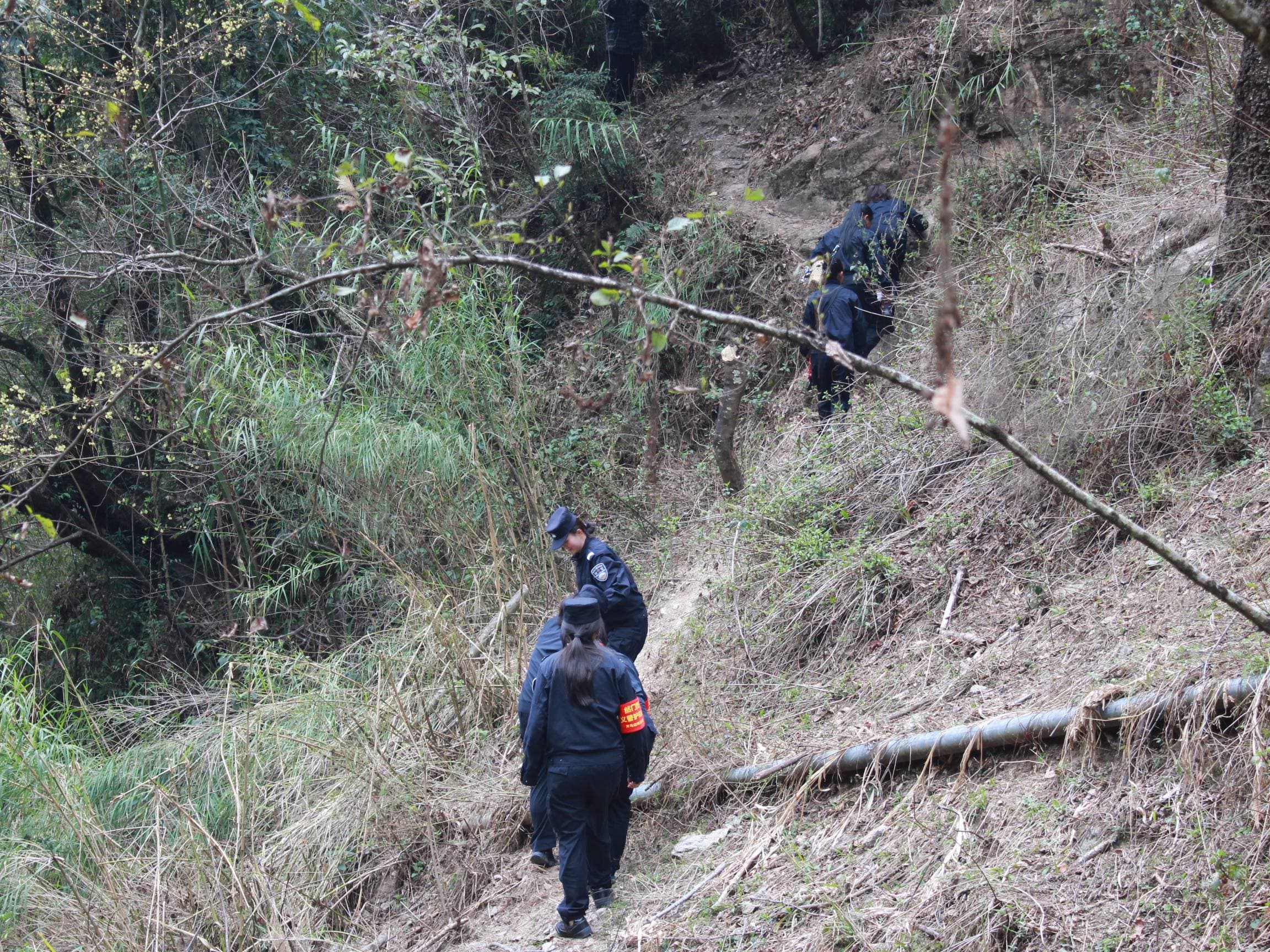 片马边境派出所"然门然"义警队：巾帼芳华耀边疆 热血担当守家园