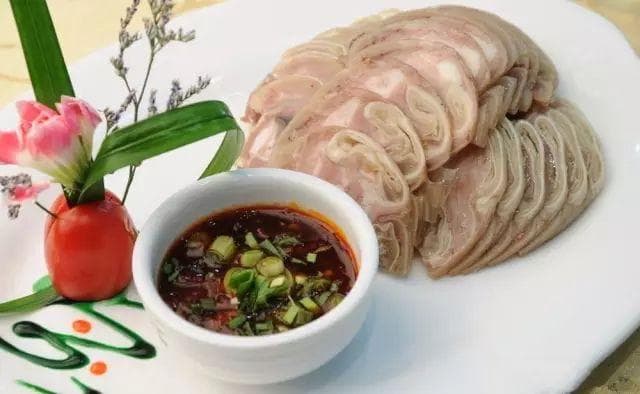 民勤羊肉：沙漠绿洲里的美食传奇