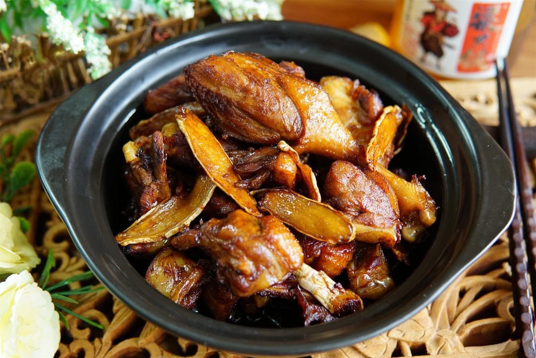 夏日养生正当时：闽南姜母鸭的家常烹饪指南