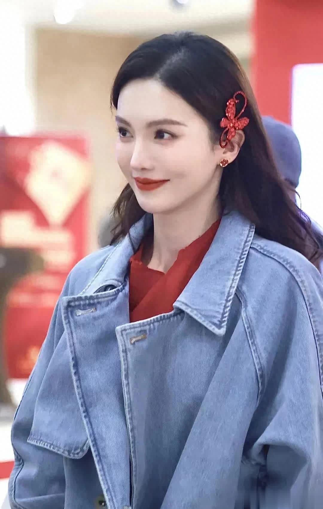 金晨春晚彩排笑容背后：一个微笑引发的热议