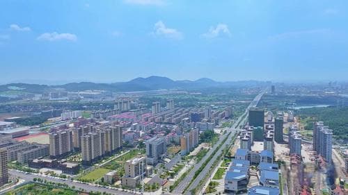 吉安全力开展千亿产业集群攻坚 力争2026年电子信息产业营收超3000亿元