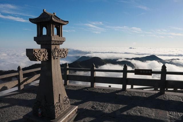 南岳衡山冬季旅游攻略：交通、住宿、美食全方位指南