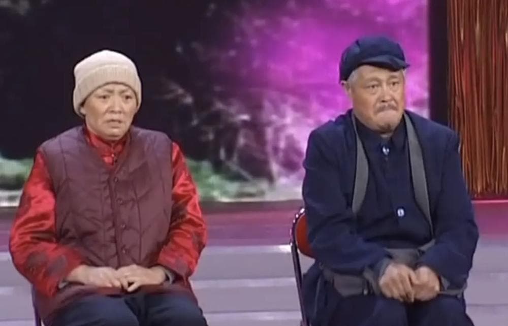 64岁黄宏近况：再度亮相声音依旧洪亮，花甲之年头发乌黑状态好