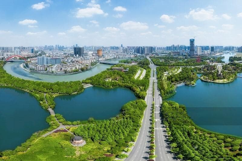 南湖公园游玩全攻略：景点推荐、门票价格及最佳游览时间 🌸