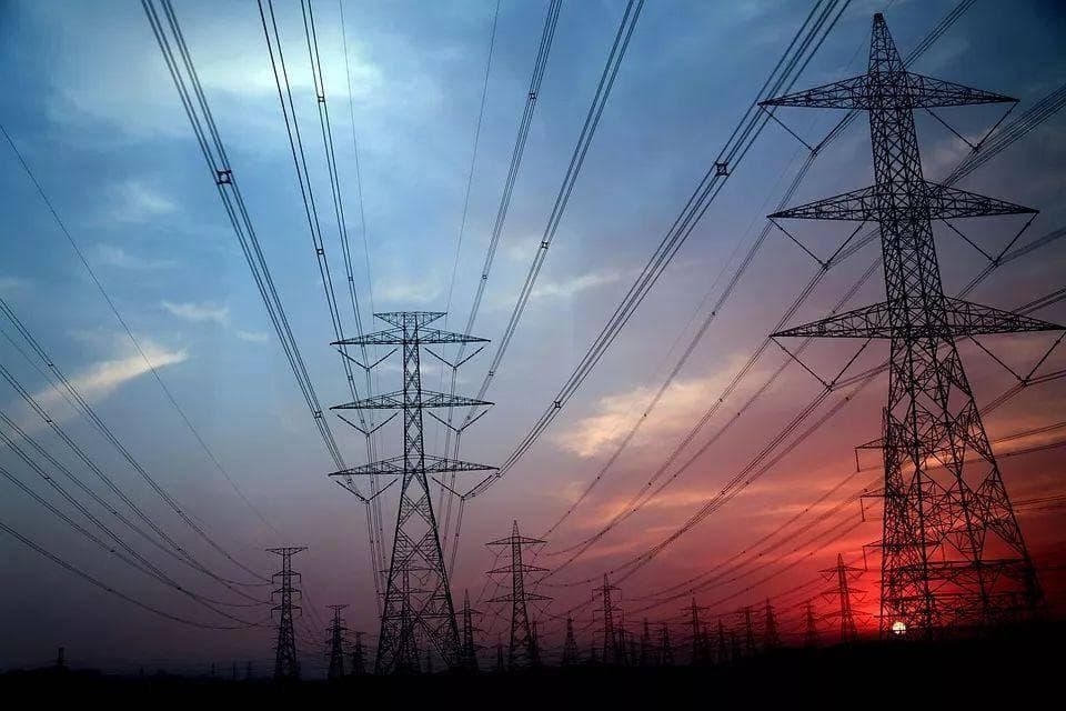 为什么中国民用电压是220V，而美国却用110V？到底哪一个更好？