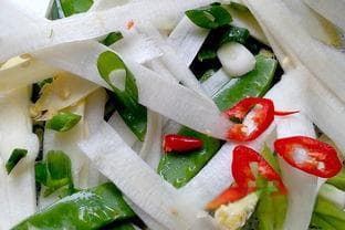 油焖尖椒的多种做法：东北特色到家常风味