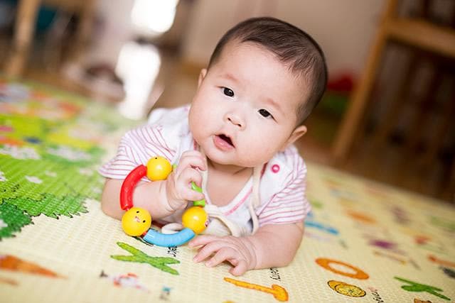 婴儿爬行垫清洁保养全攻略：材质特点、清洗方法与注意事项