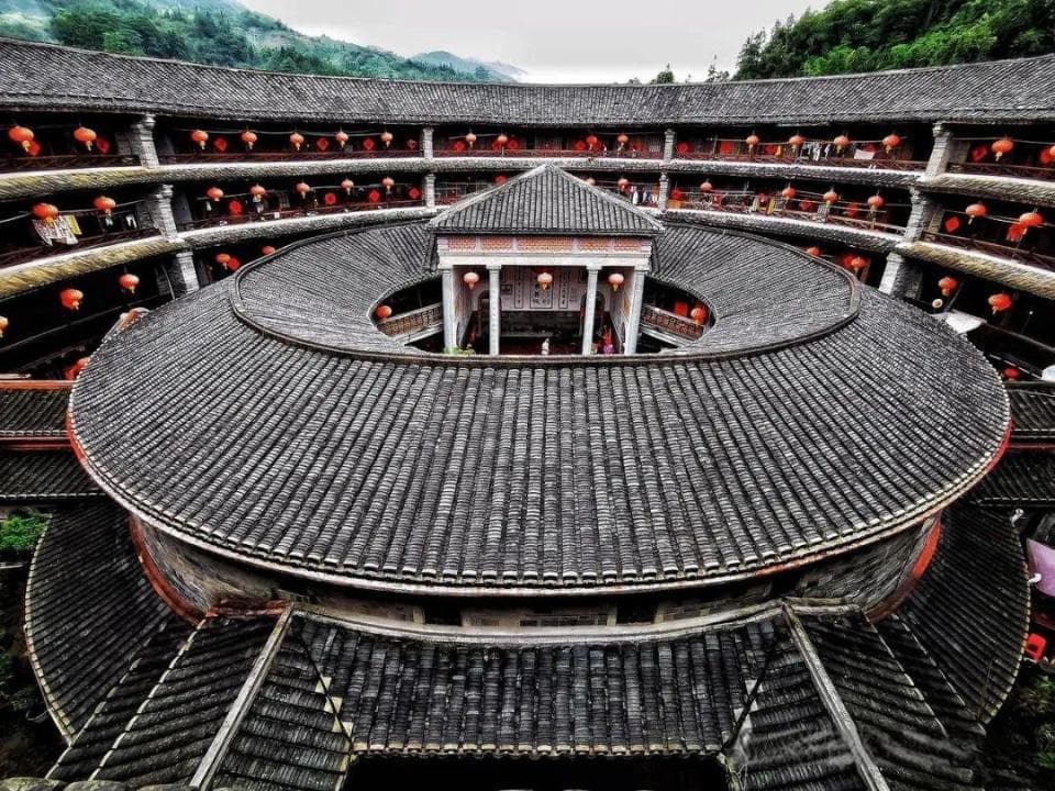 福建永定土楼：客家文化的瑰宝，建筑史上的奇迹