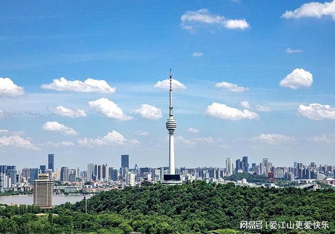 中国的第一座电视塔，为啥要建在武汉长江之滨的龟山之巅呢？