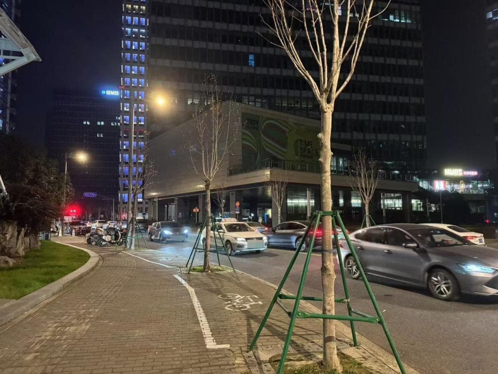 滴滴致歉网约车"臭车"问题，司机诉苦成本高 记者走访：平台抽成多在25%~30%