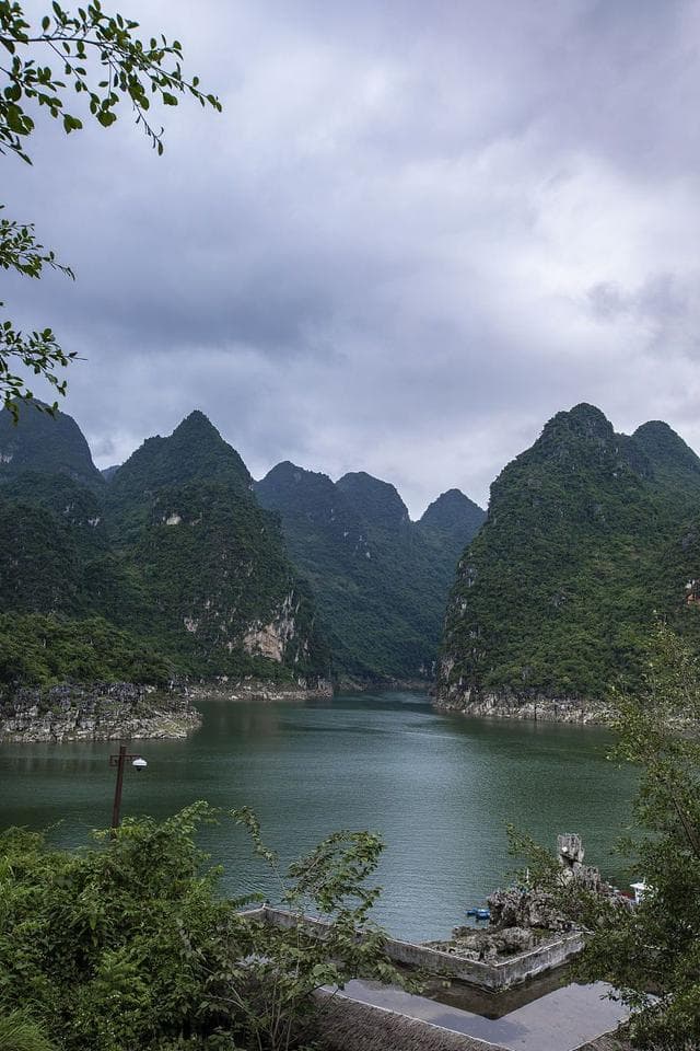 冬游万峰湖：四天三晚玩转湖光山色与民族文化