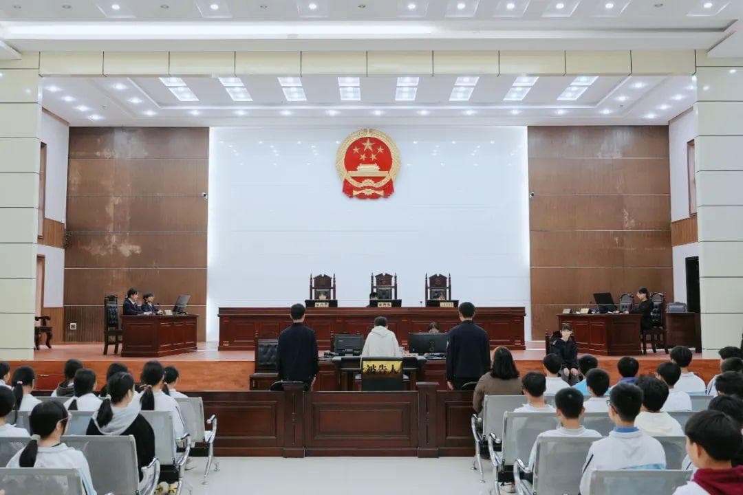 沉浸式学法新体验：凌云县举办模拟法庭活动