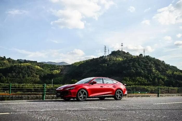 2024年的燃油车：当B级车跌入15万元时代