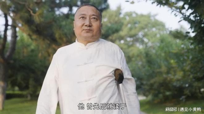 拄拐医生杨晋东：用仁心丈量的不凡义诊之路