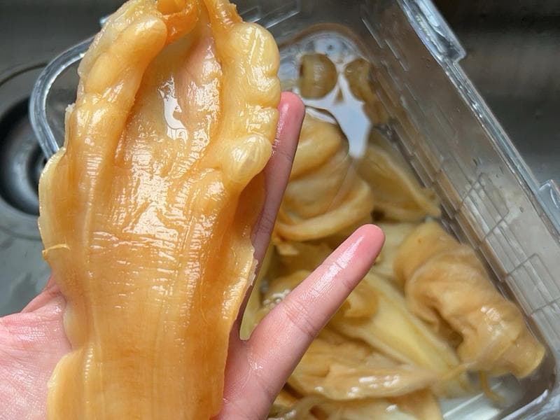 花胶海参焖鸡：一道营养丰富的硬菜制作指南