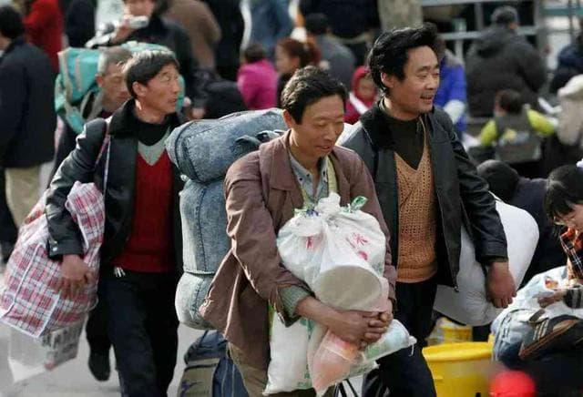 春运不再拥挤，春晚渐失观众：当代春节文化转型观察
