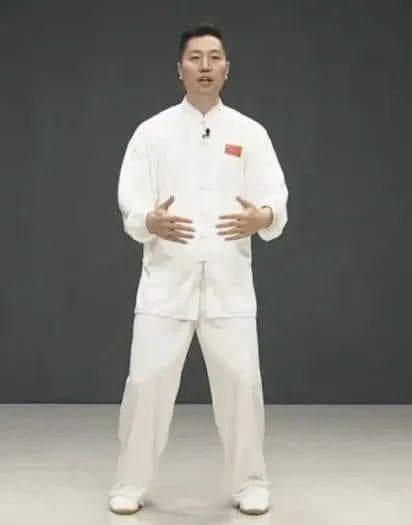 一个比走路还简单的动作，调气血、补元气、固阳气，冬天练正合适