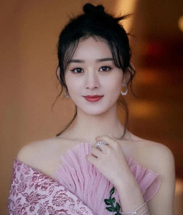 2024年演艺圈女力崛起：赵丽颖夺双料影后，刘亦菲再创收视佳绩