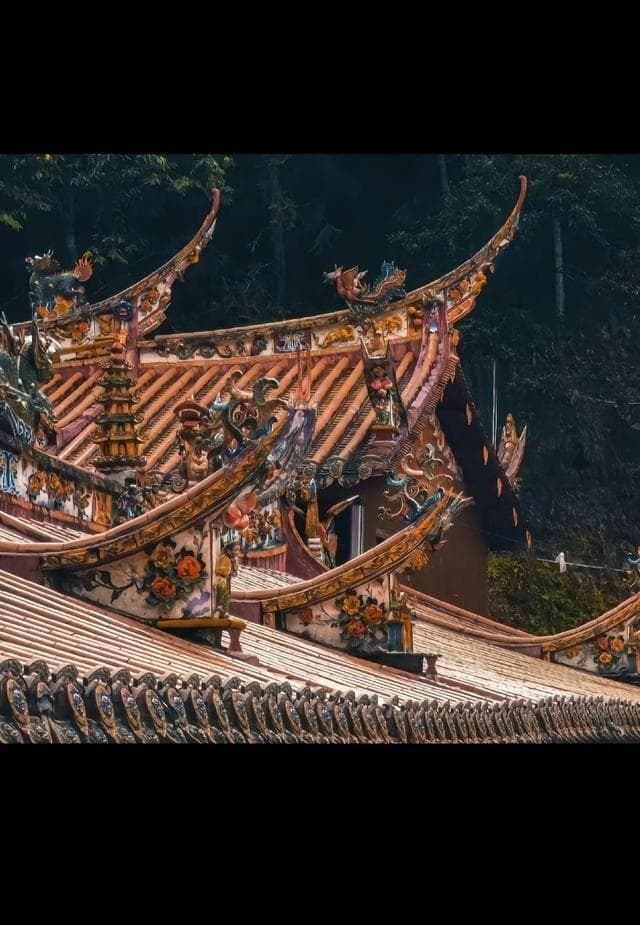 佛祖降临，运气之光照临信众 —— 探索佛教中的“运势”哲学