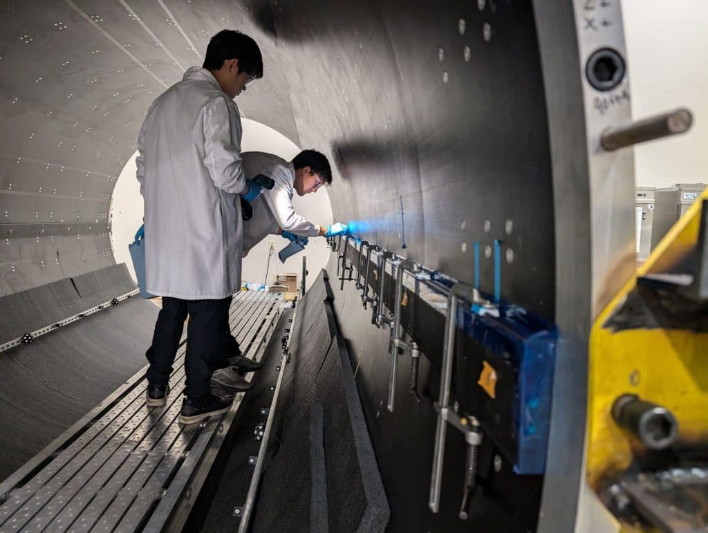 大型强子对撞机CMS实验升级关键部件成功运抵CERN