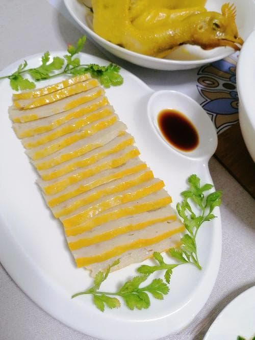 探索鱼糕的魅力：历史、制作、调味与搭配