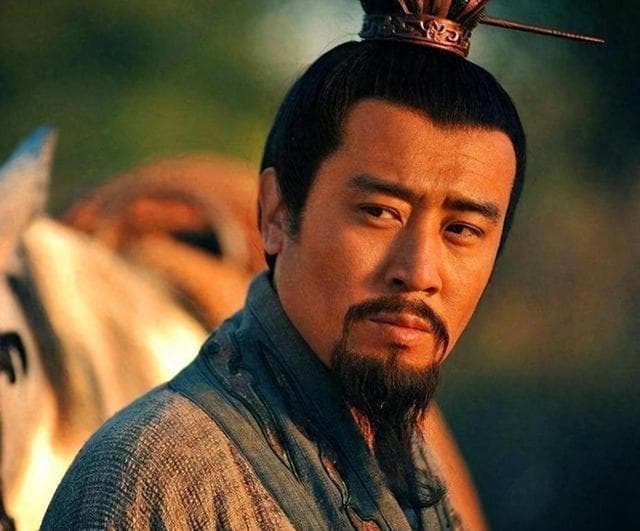 庞统临死前，看清刘备真面目！宴席上暗示魏延，可惜魏延没懂