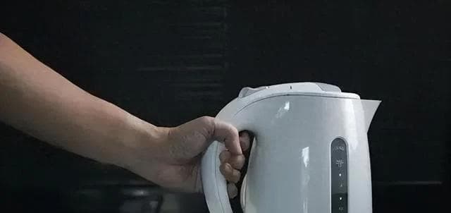 长期喝电热水壶烧的水，对身体有害还致癌？安全使用，牢记4点