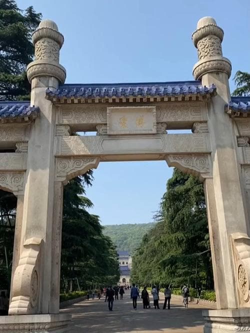 中山陵有哪些景色描写？揭秘中山陵绝美景色：你不可错过的视觉盛宴!