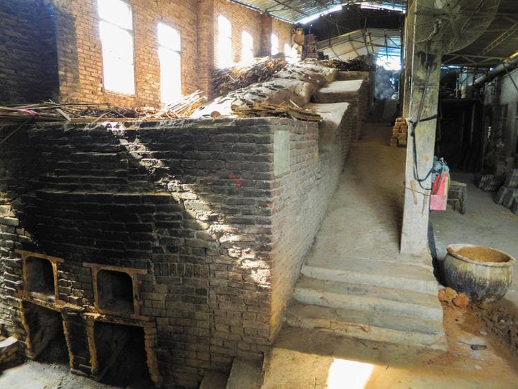 广东传统建筑陶塑瓦脊制作技艺