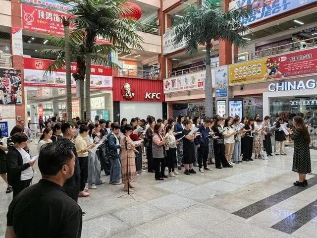 “义乌最牛老板娘”创业，放弃百万年薪，打着地铺做出上亿生意