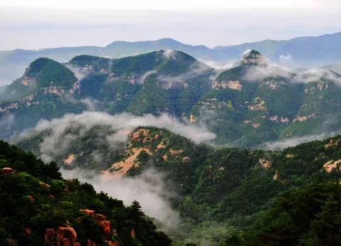 登山运动的多重好处：缓解压力、延缓衰老、减肥塑形