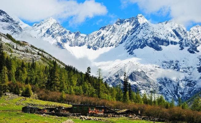 四姑娘山一般几月下雪？最佳攀登季节详解